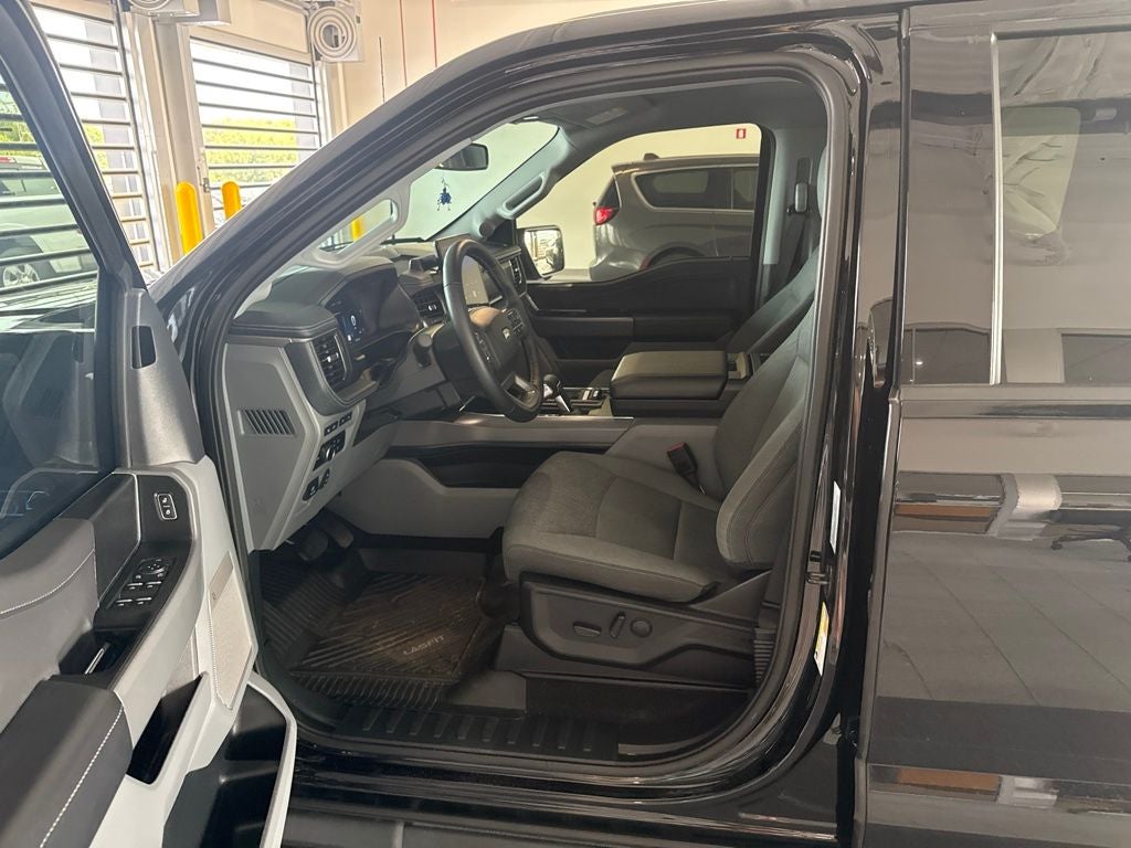 2024 Ford F-150 Lightning Flash