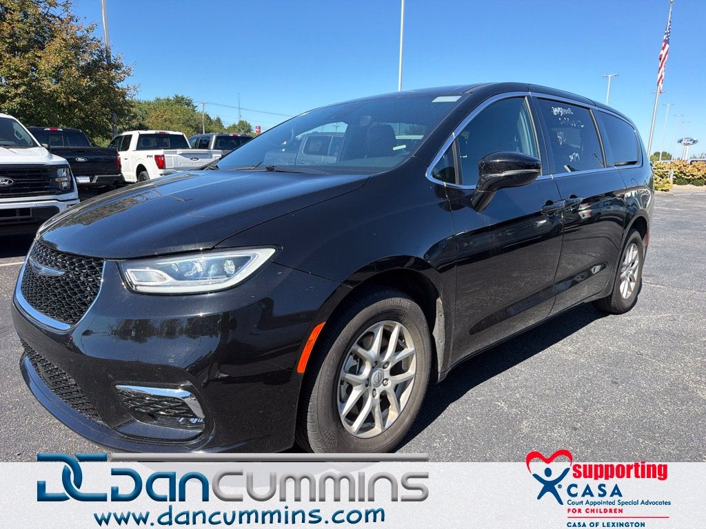 2025 Chrysler Pacifica Select