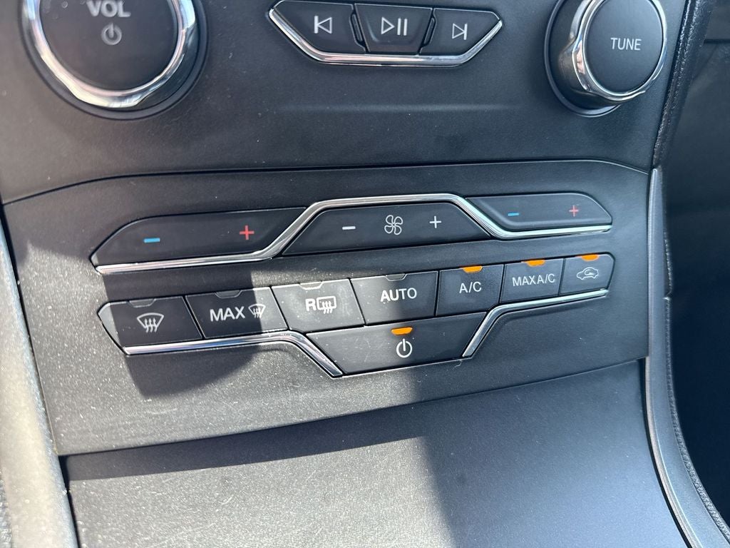 2020 Ford Edge SE