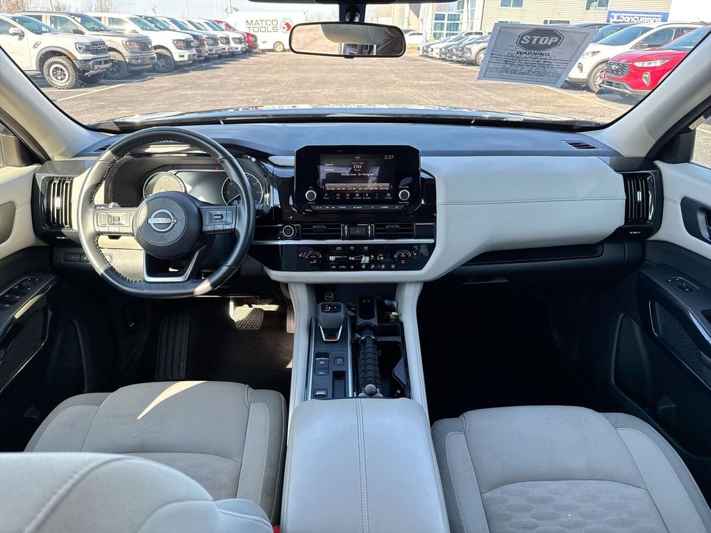 2024 Nissan Pathfinder SV