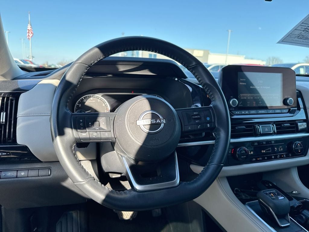 2024 Nissan Pathfinder SV