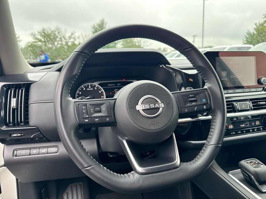 2025 Nissan Pathfinder SV