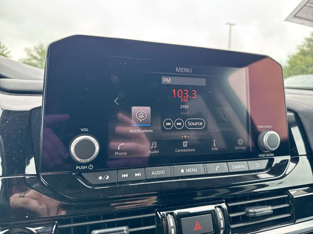 2025 Nissan Pathfinder SV