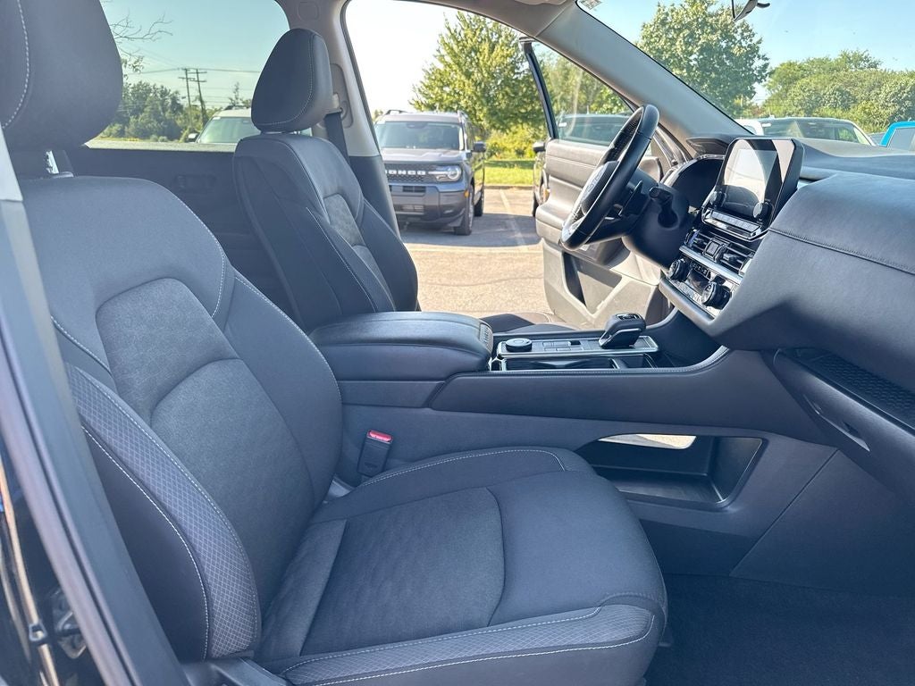 2024 Nissan Pathfinder SV
