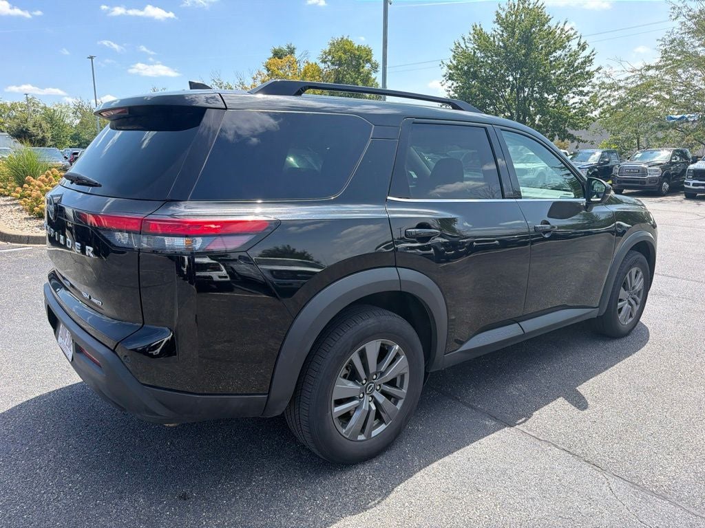2024 Nissan Pathfinder SV