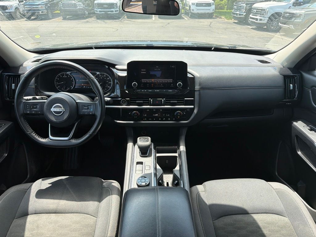 2024 Nissan Pathfinder SV