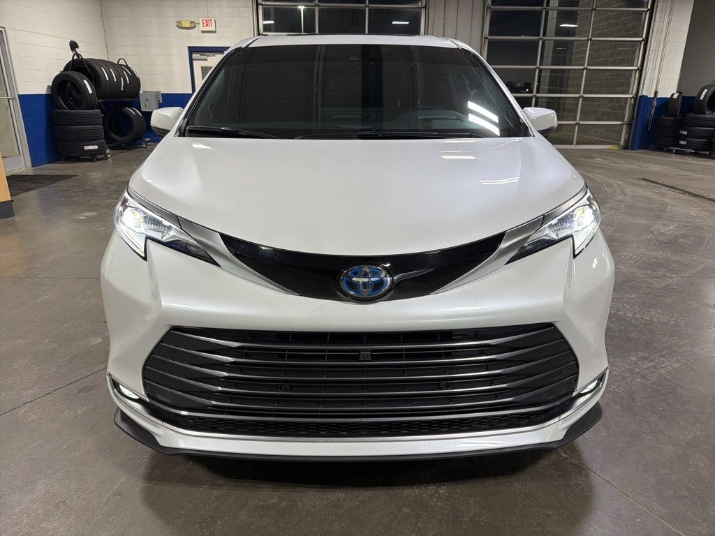 2025 Toyota Sienna Platinum