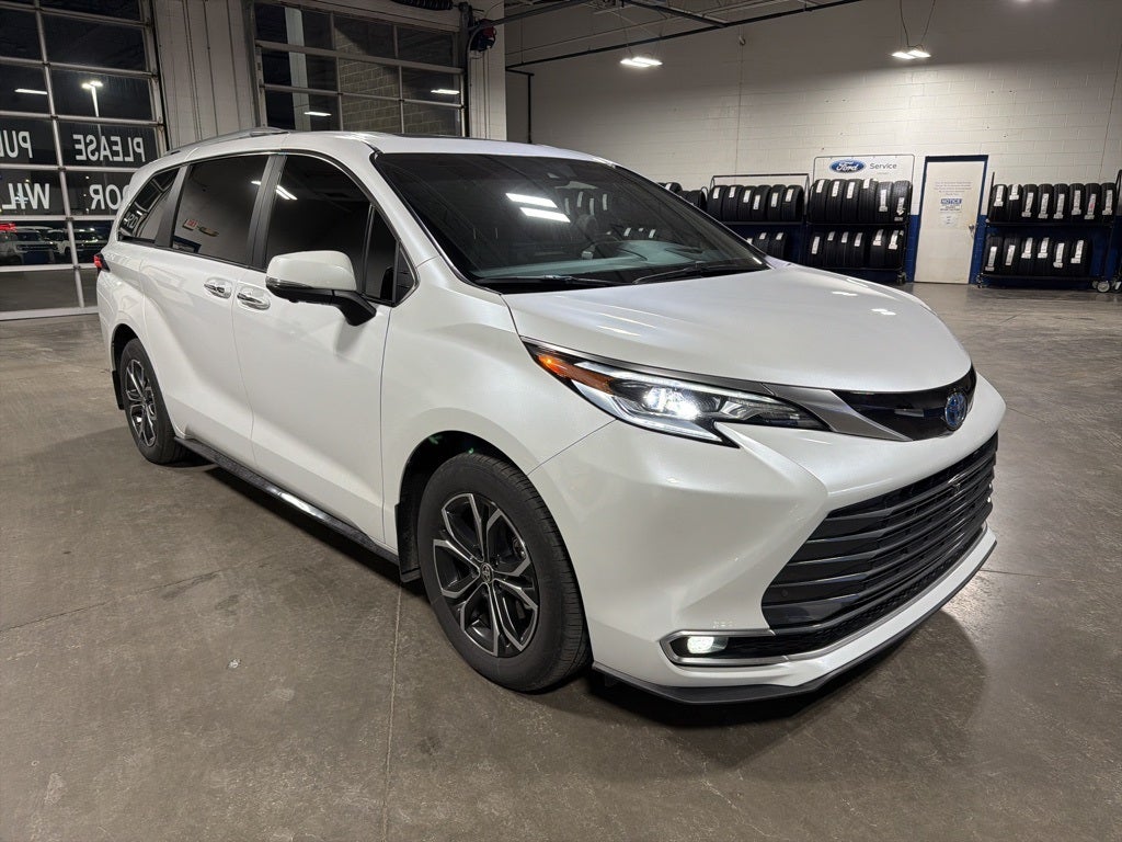 2025 Toyota Sienna Platinum
