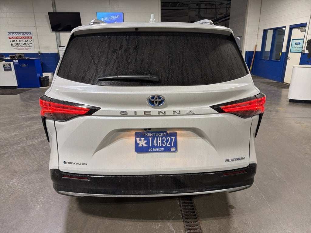 2025 Toyota Sienna Platinum