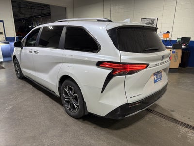 2025 Toyota Sienna Platinum