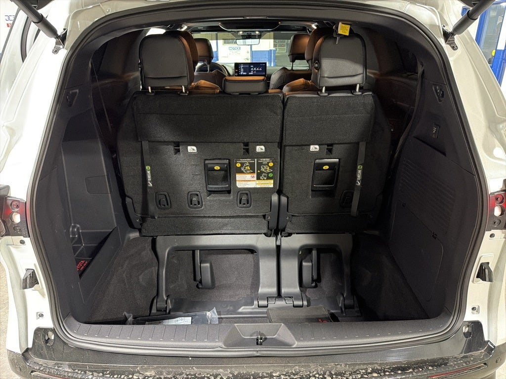 2025 Toyota Sienna Platinum