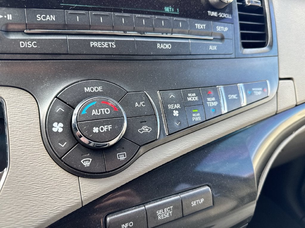 2014 Toyota Sienna LE