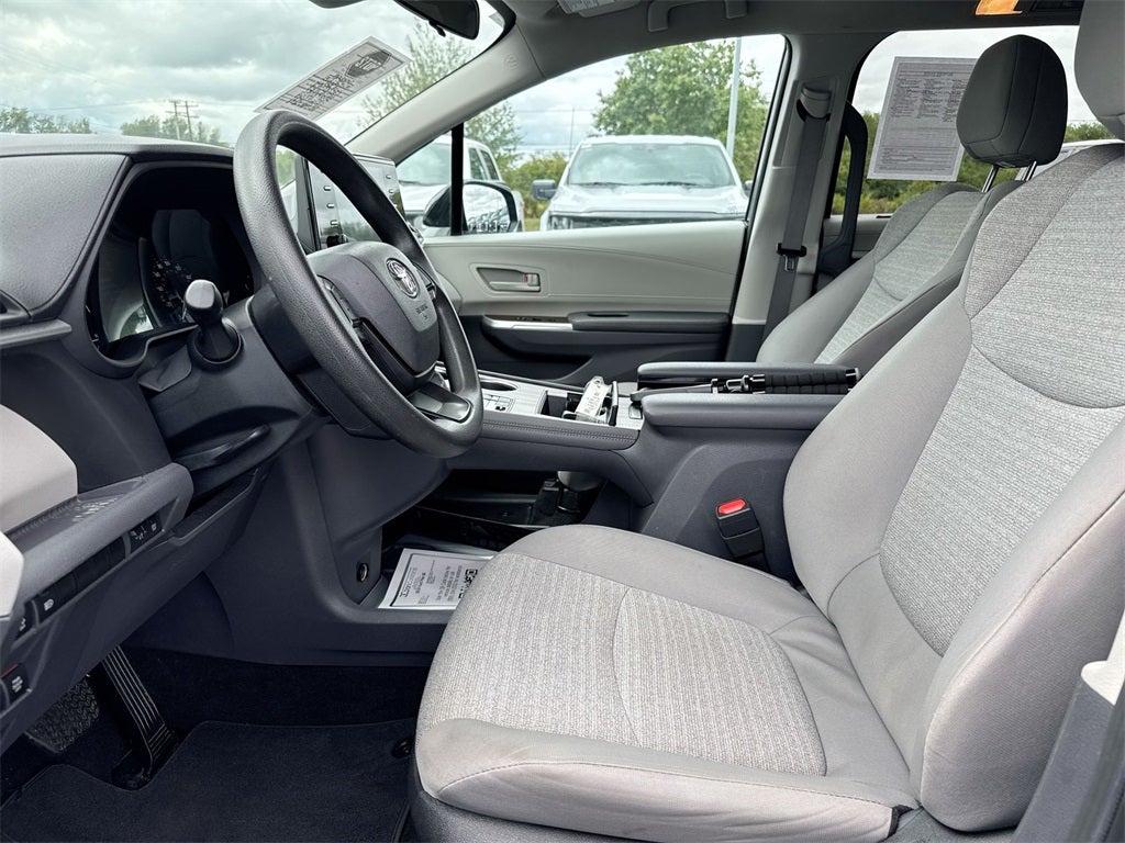 2024 Toyota Sienna LE