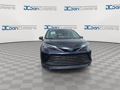 2024 Toyota Sienna LE