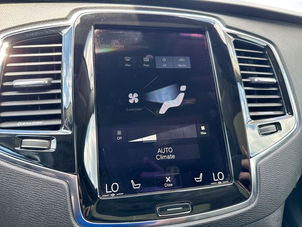 2016 Volvo XC90 T6 Momentum