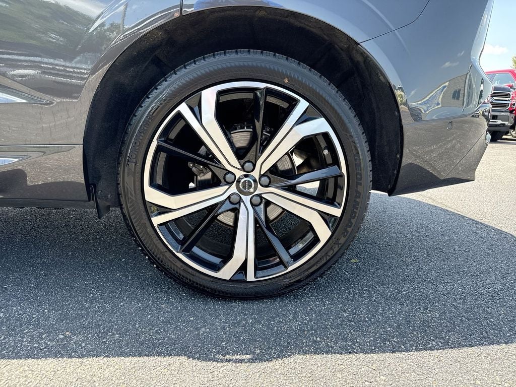 2023 Volvo XC60 B5 Ultimate Dark Theme