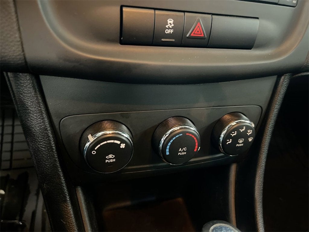 2012 Dodge Avenger SE