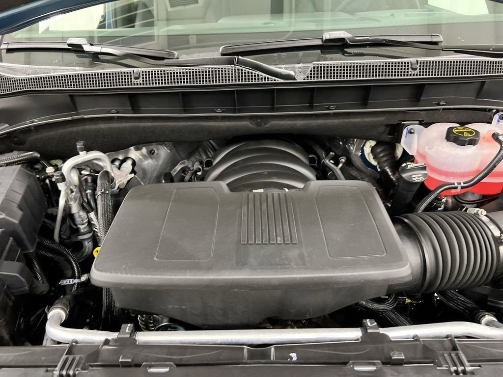 2025 Chevrolet Suburban LT