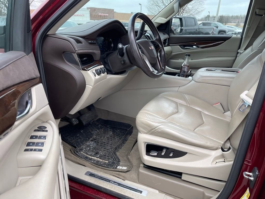 2016 Cadillac Escalade Luxury Collection