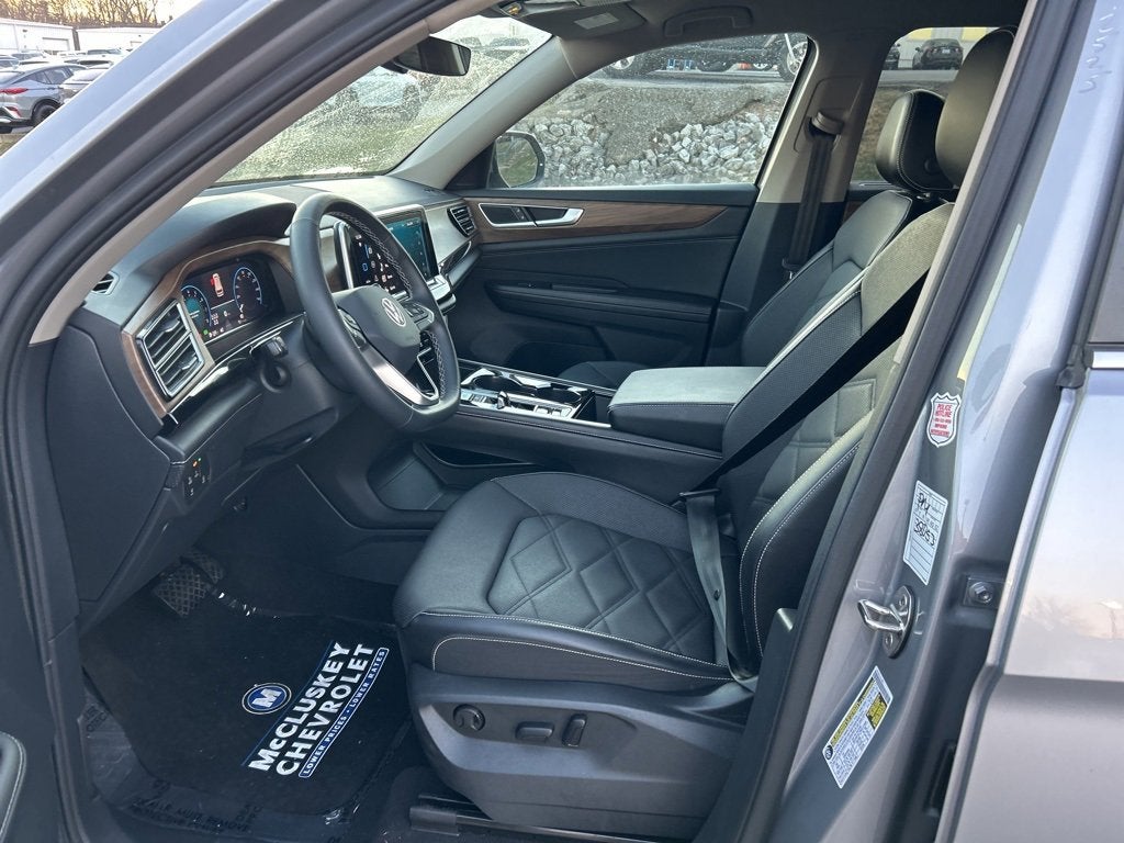 2024 Volkswagen Atlas 2.0T SE w/Technology