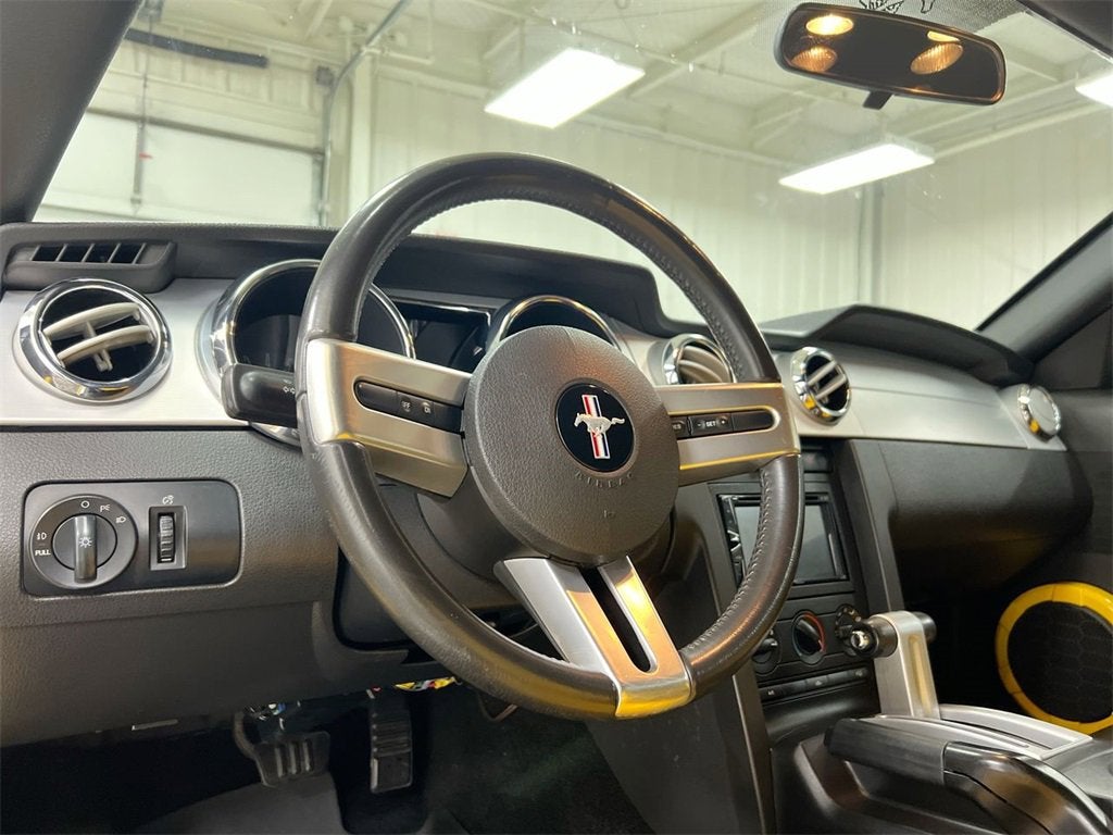 2005 Ford Mustang GT Deluxe