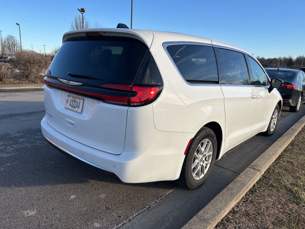 2025 Chrysler Pacifica Select