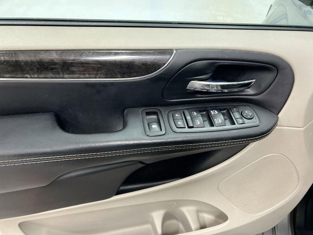 2014 Chrysler Town & Country Touring