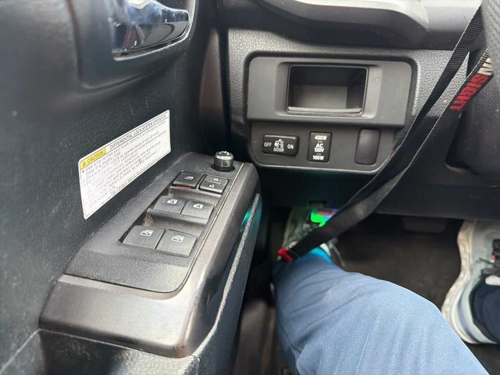 2016 Toyota Tacoma SR