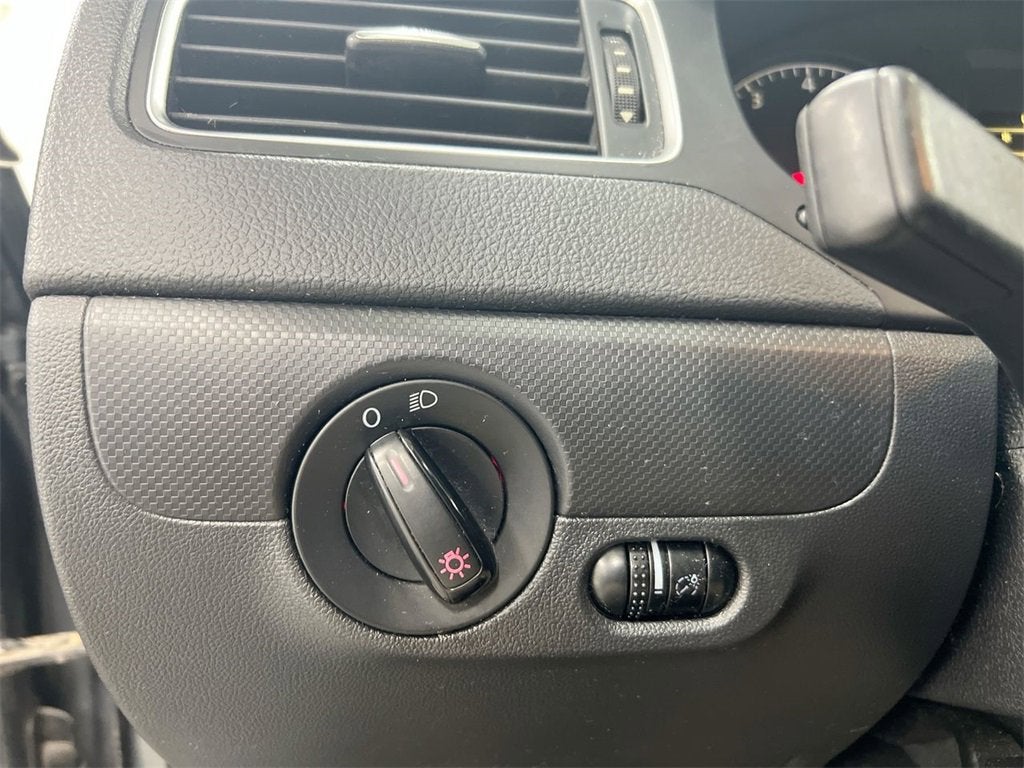 2011 Volkswagen Jetta Base