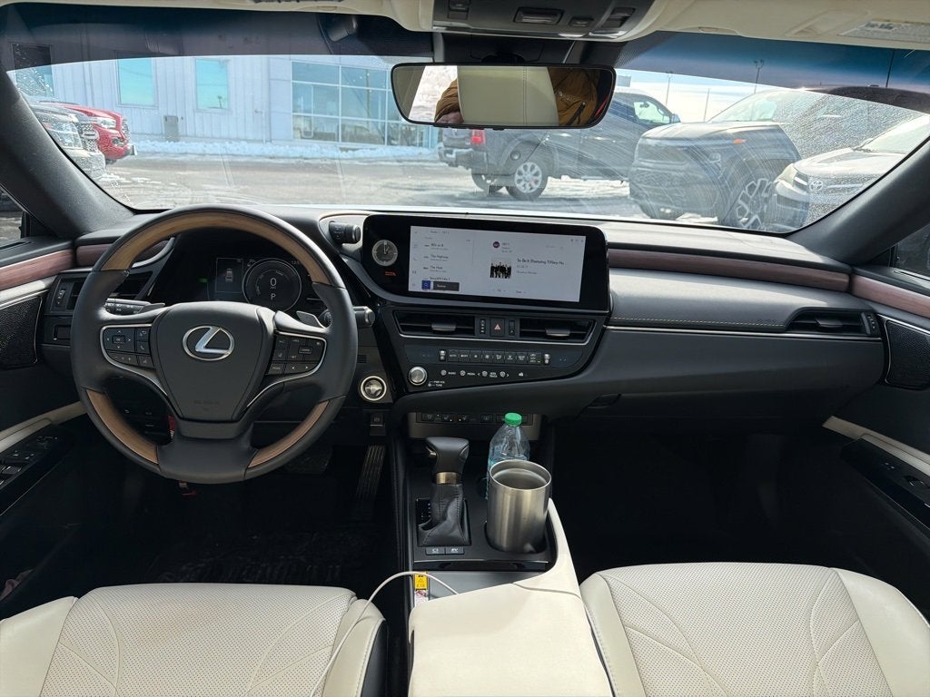 2025 Lexus ES ES 300h Ultra Luxury