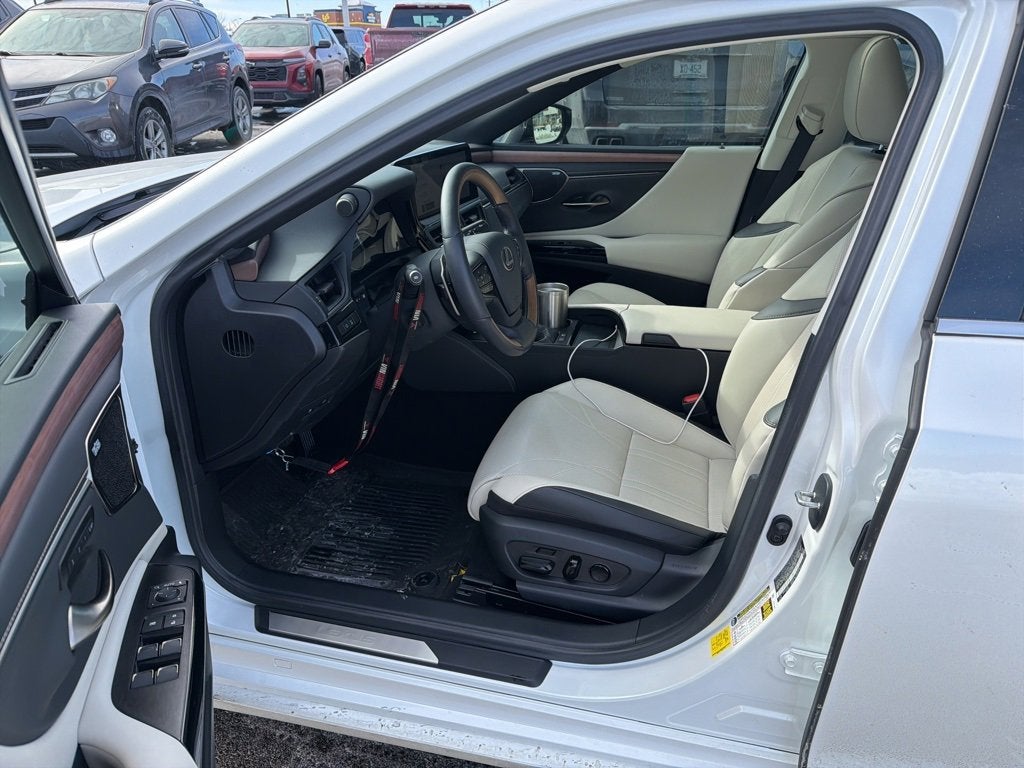 2025 Lexus ES ES 300h Ultra Luxury