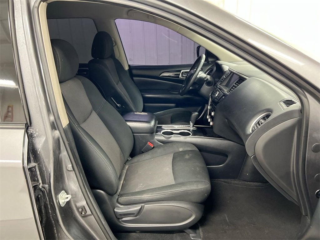 2020 Nissan Pathfinder SV