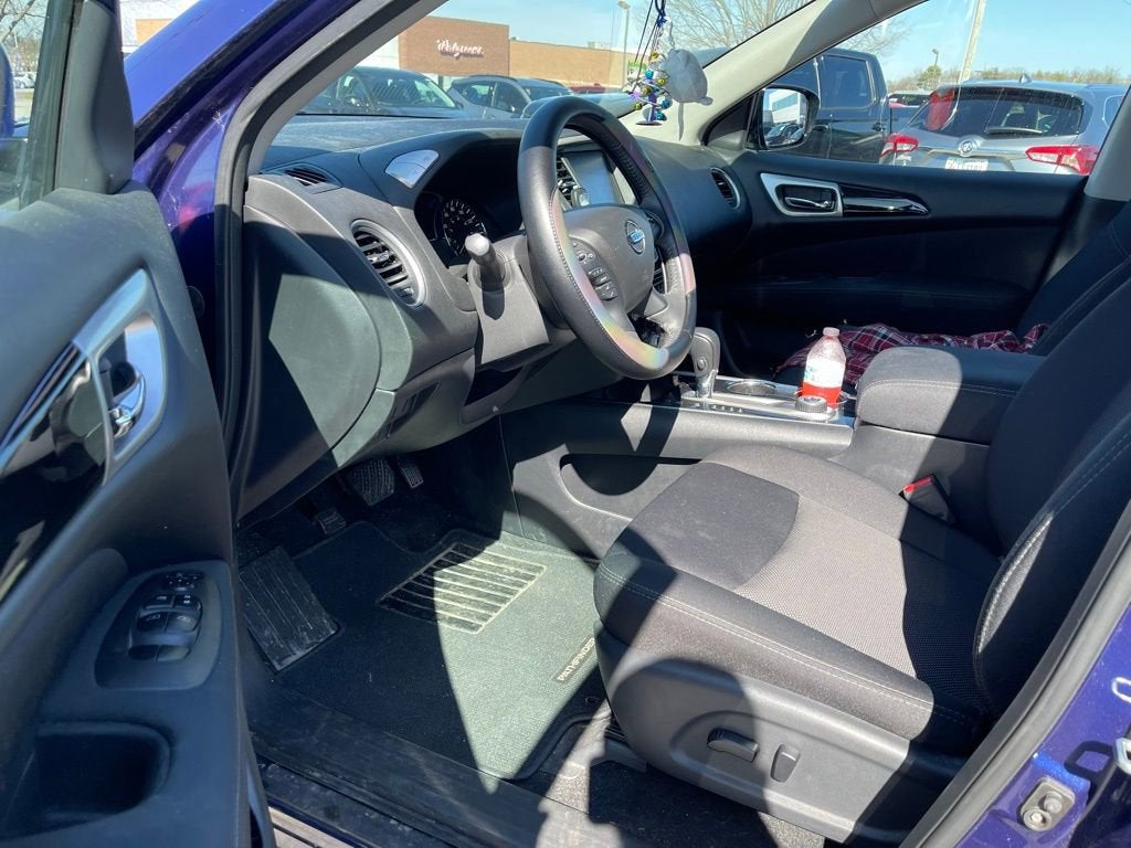 2017 Nissan Pathfinder SV