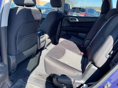 2017 Nissan Pathfinder SV