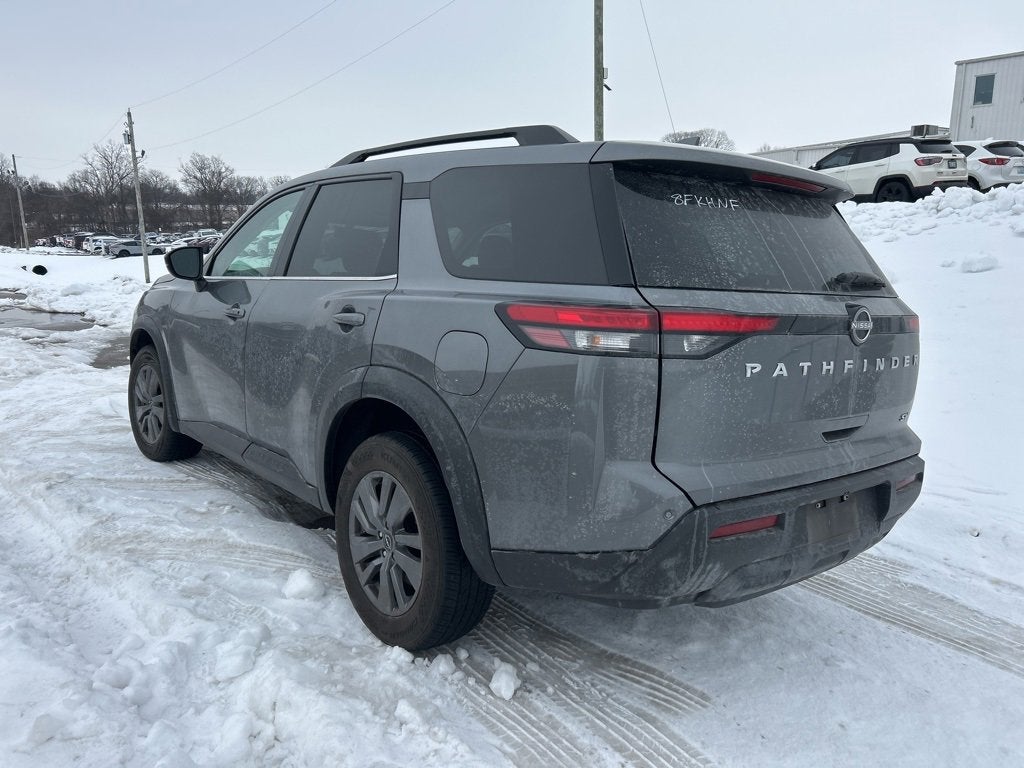 2024 Nissan Pathfinder SV