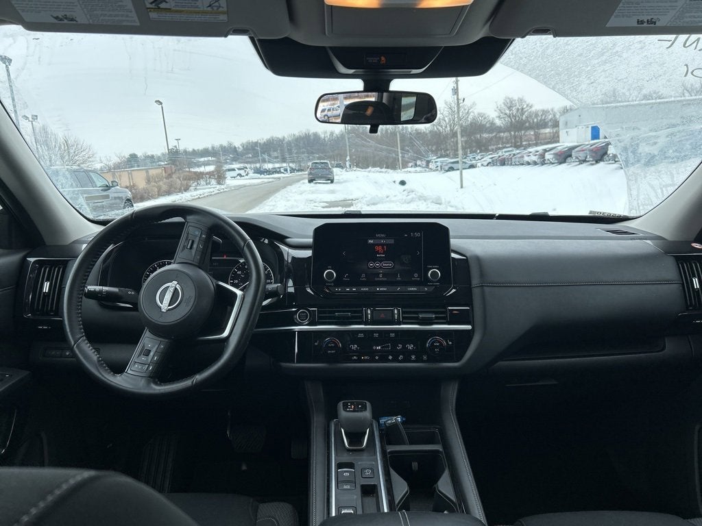 2024 Nissan Pathfinder SV