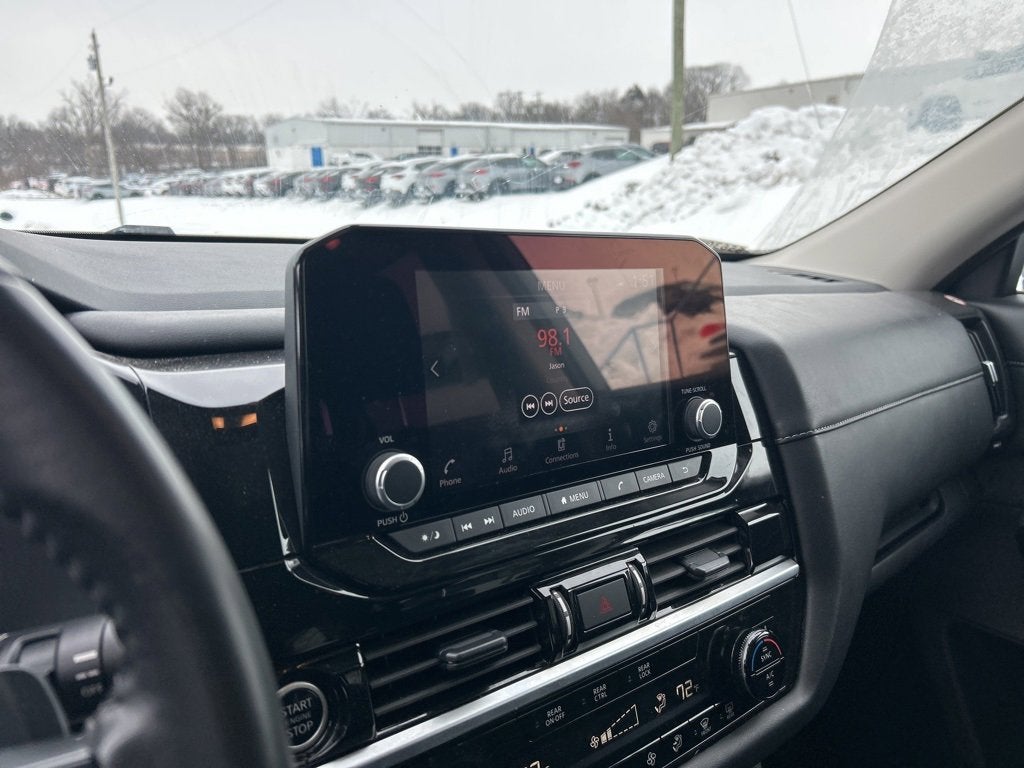 2024 Nissan Pathfinder SV