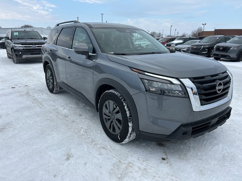 2024 Nissan Pathfinder SV