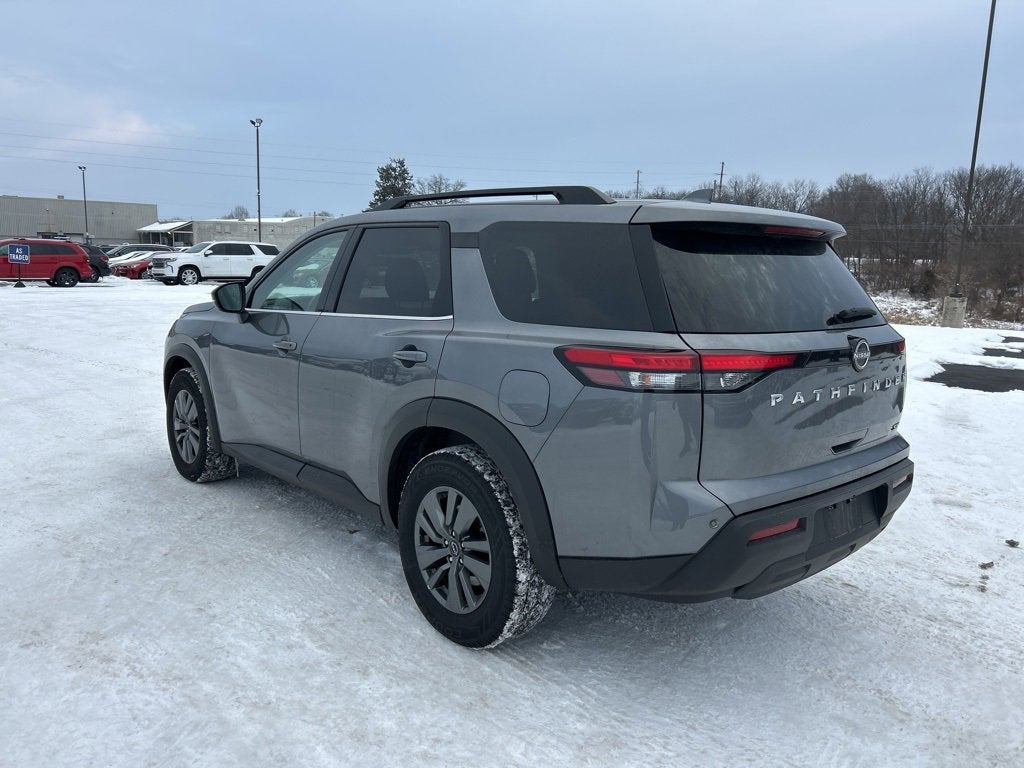 2024 Nissan Pathfinder SV