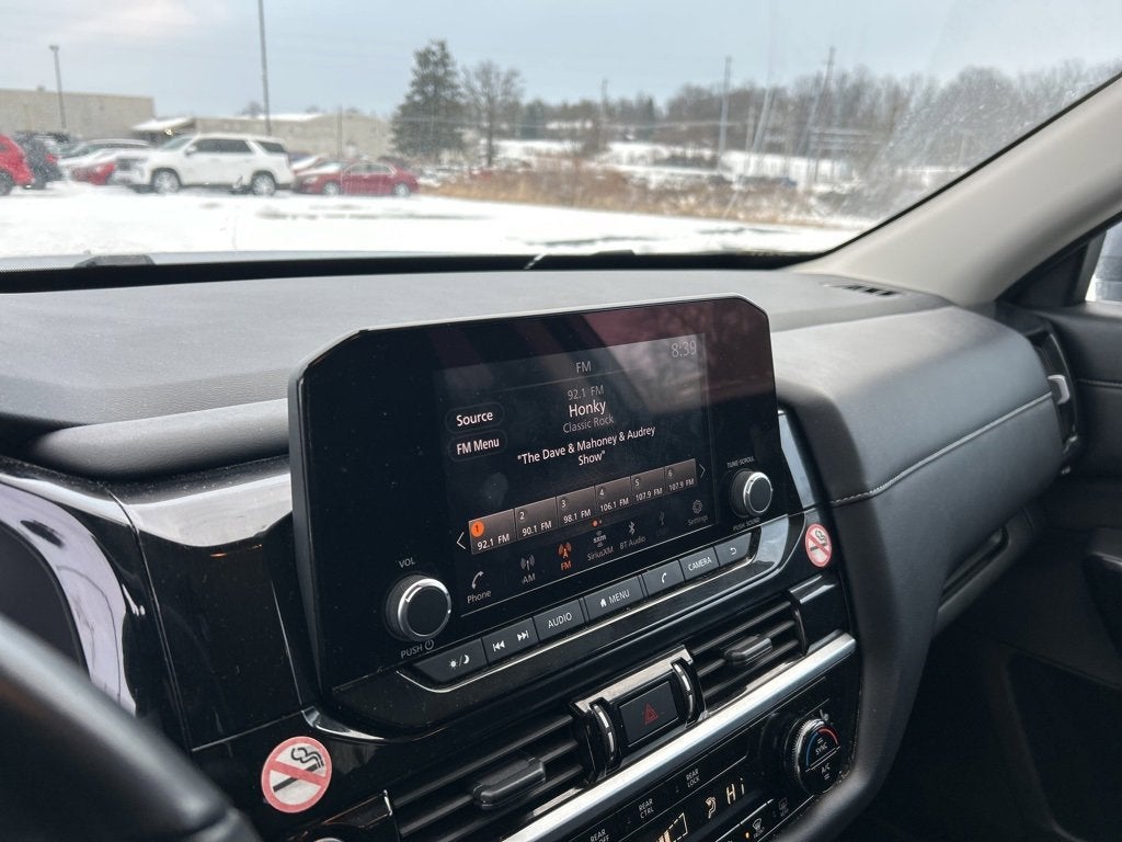 2024 Nissan Pathfinder SV