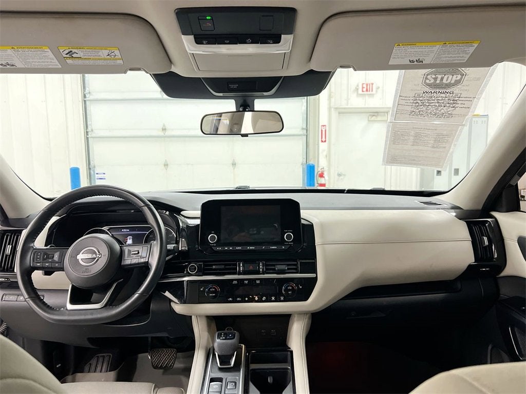 2022 Nissan Pathfinder SV