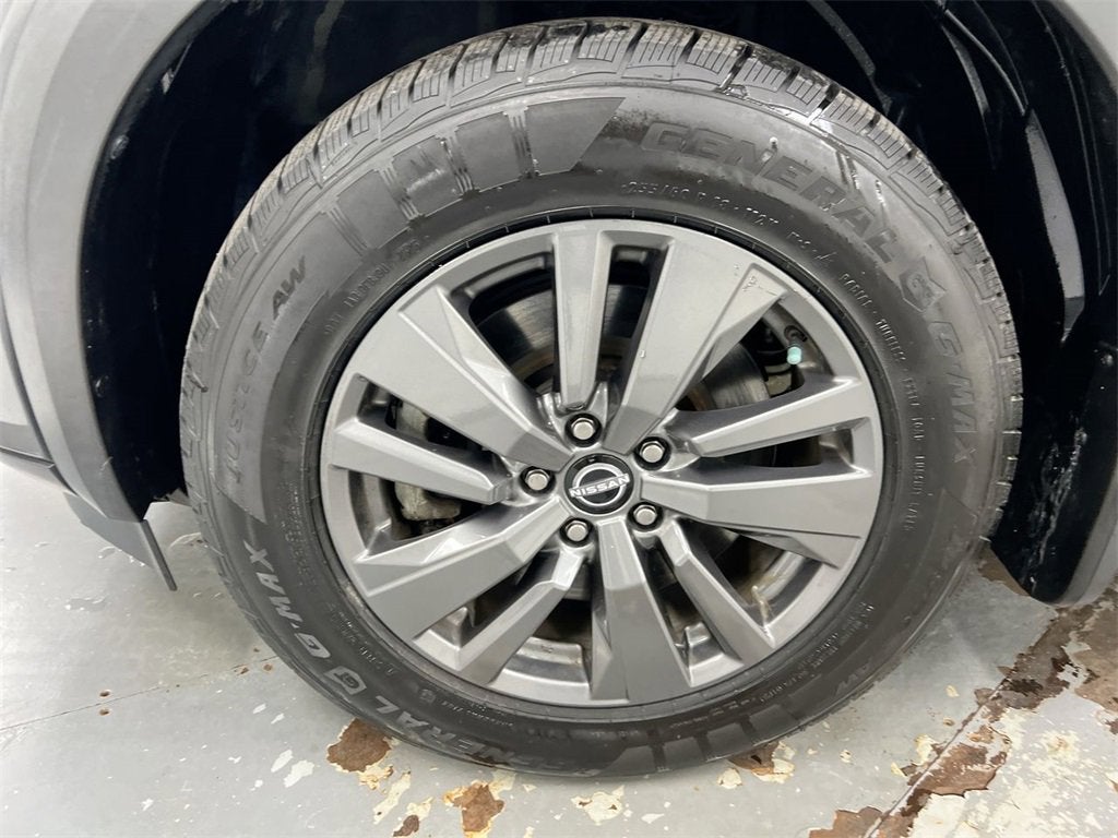 2022 Nissan Pathfinder SV