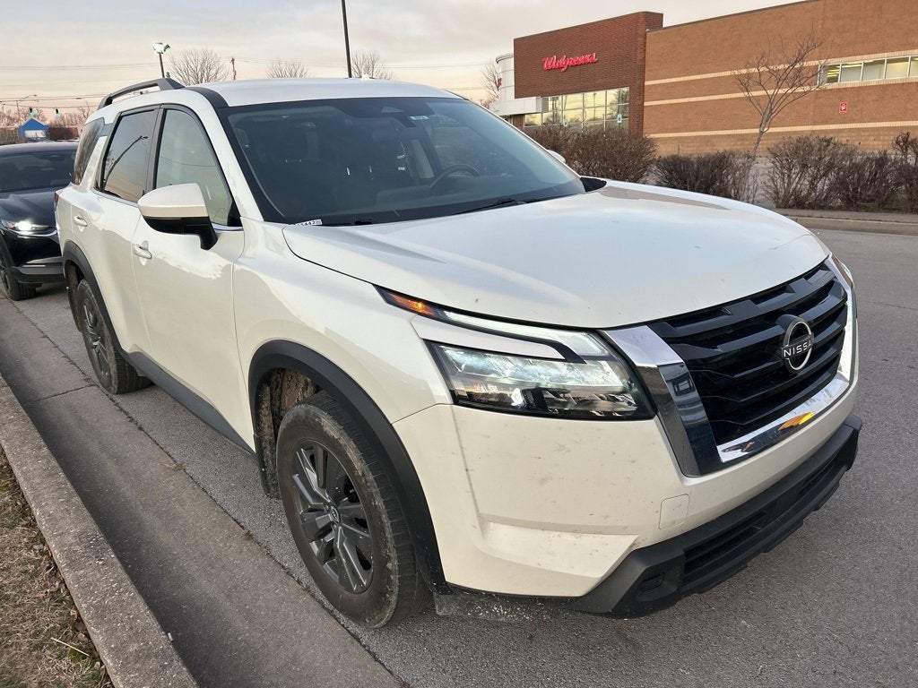 2024 Nissan Pathfinder SV