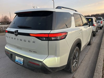 2024 Nissan Pathfinder SV