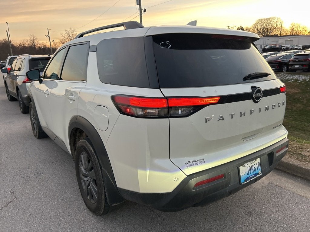2024 Nissan Pathfinder SV