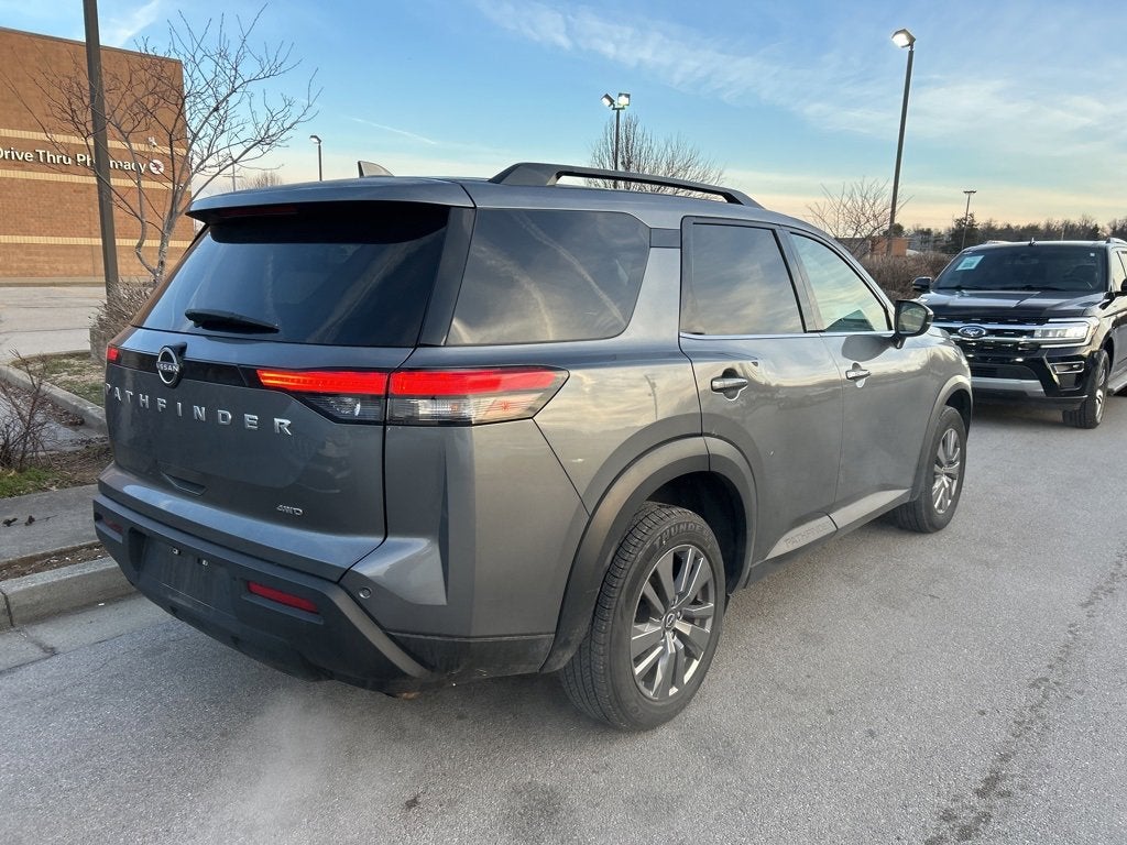 2025 Nissan Pathfinder SV