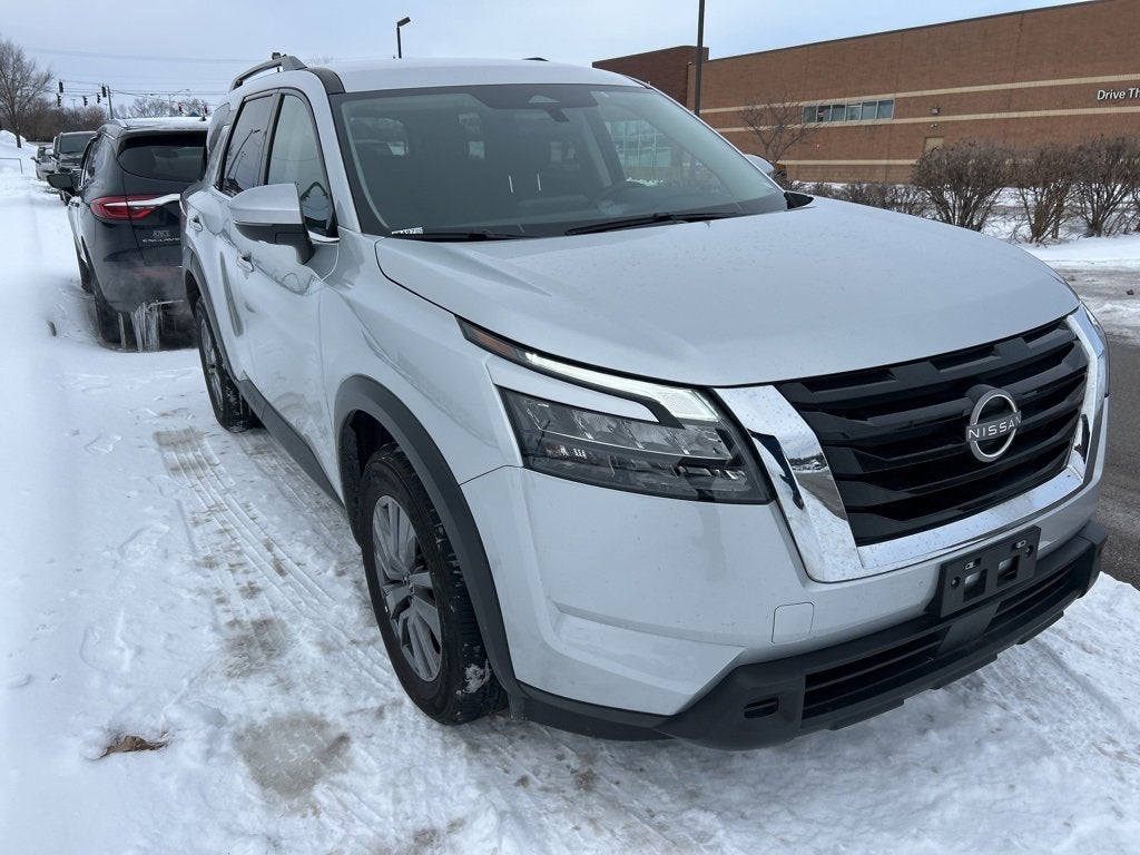 2025 Nissan Pathfinder SV