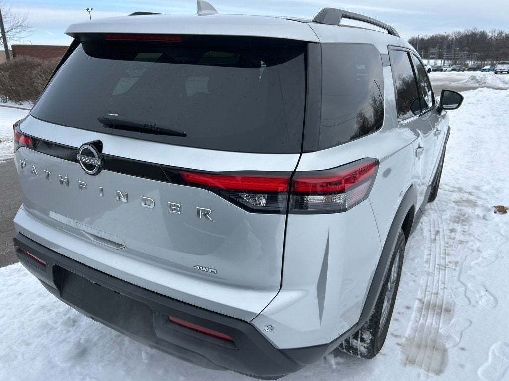 2025 Nissan Pathfinder SV