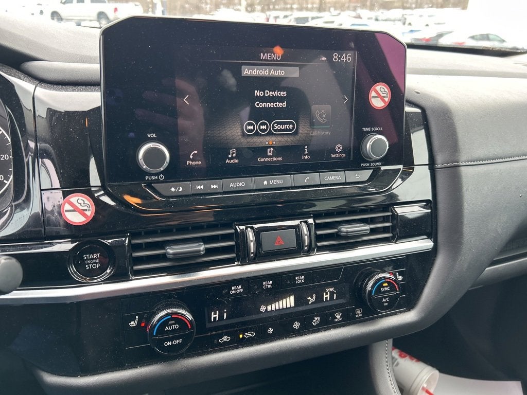 2025 Nissan Pathfinder SV