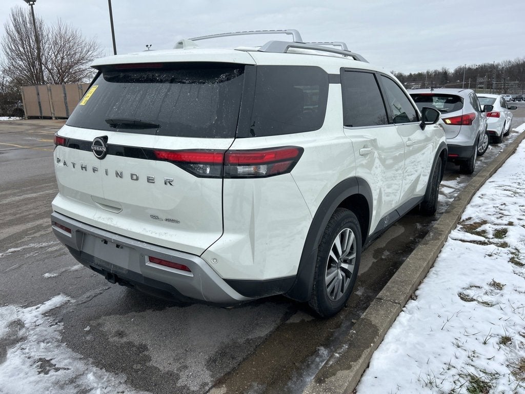 2023 Nissan Pathfinder SL